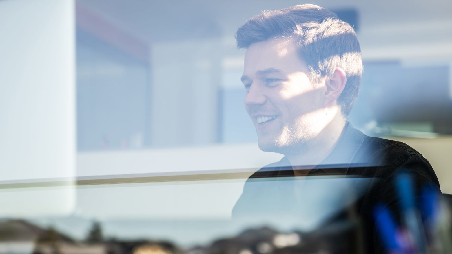 zooom jobs senior pr comms manager desktop hero