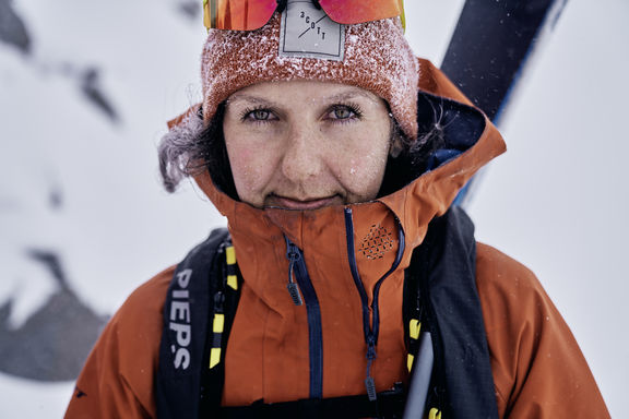 pieps woman hiker portrait