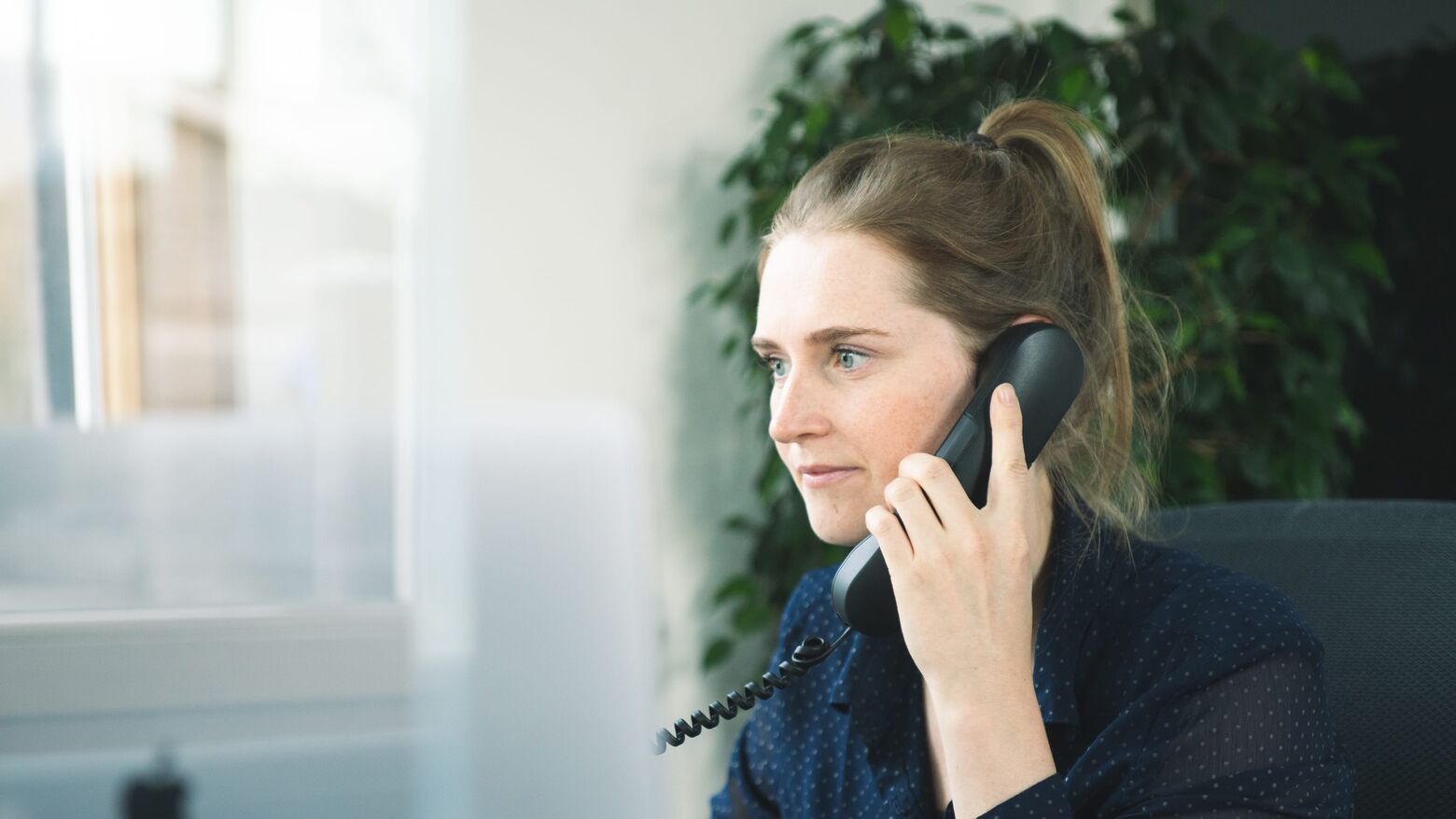 zooom jobs senior pr comms manager hero desktop